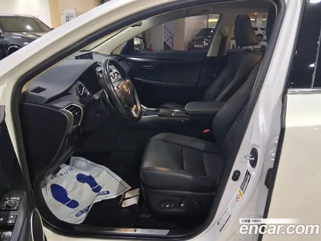 Lexus NX 2018 2.5 автомат (вариатор), миниатюра 8