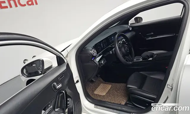 Mercedes-Benz A-Class 2020 2.0 автомат (гидро), миниатюра 12