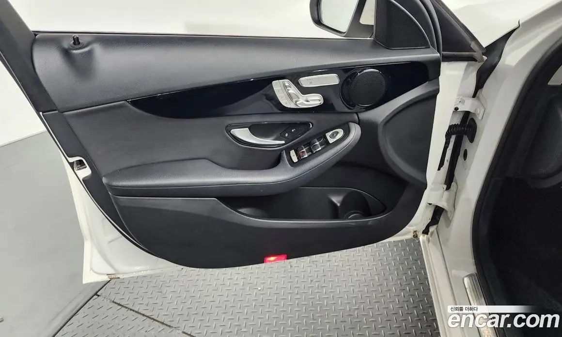 Mercedes-Benz C-Class 2019 2.0 автомат (гидро), фото 14