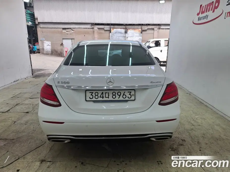 Mercedes-Benz E-Class 2018 2.0 автомат (гидро), фото 4