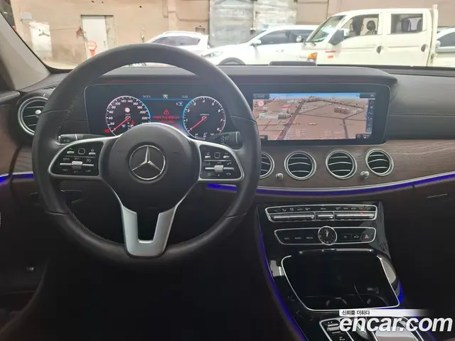Mercedes-Benz E-Class 2018 2.0 автомат (гидро), миниатюра 9
