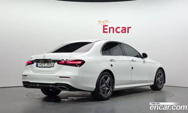 Mercedes-Benz E-Class 2023 2.0 автомат (гидро), миниатюра 2