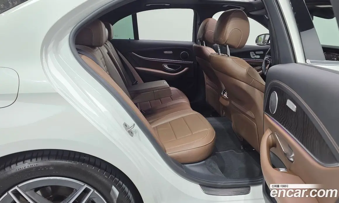 Mercedes-Benz E-Class 2023 2.0 автомат (гидро), фото 17