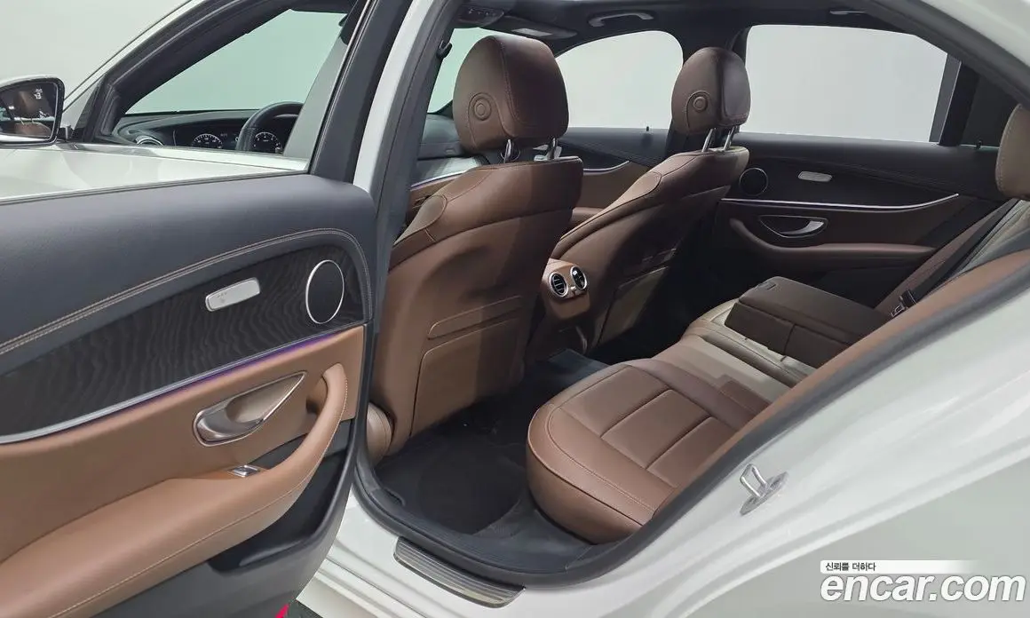 Mercedes-Benz E-Class 2023 2.0 автомат (гидро), фото 18