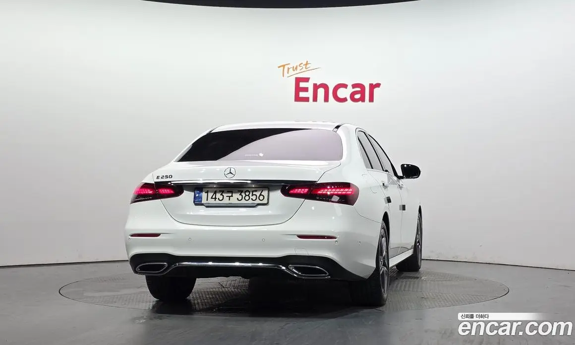 Mercedes-Benz E-Class 2023 2.0 автомат (гидро), фото 4