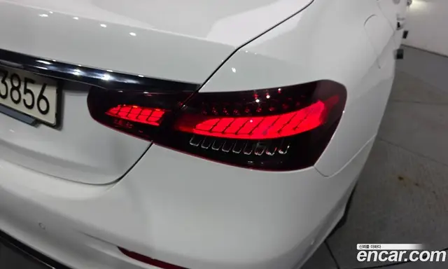 Mercedes-Benz E-Class 2023 2.0 автомат (гидро), миниатюра 9