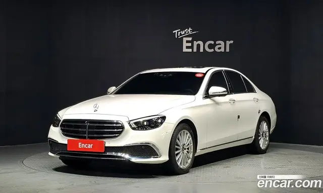 Mercedes-Benz E-Class 2023 2.0 автомат (гидро), миниатюра 1