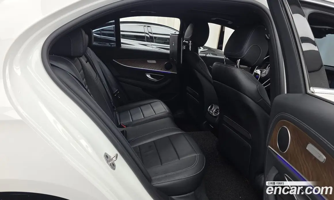 Mercedes-Benz E-Class 2023 2.0 автомат (гидро), фото 12