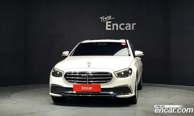 Mercedes-Benz E-Class 2023 2.0 автомат (гидро), миниатюра 3