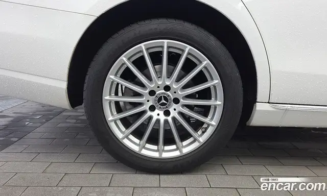 Mercedes-Benz E-Class 2023 2.0 автомат (гидро), миниатюра 5