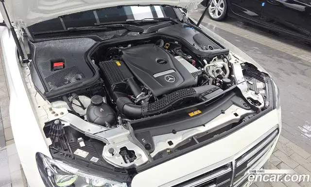 Mercedes-Benz E-Class 2023 2.0 автомат (гидро), миниатюра 6