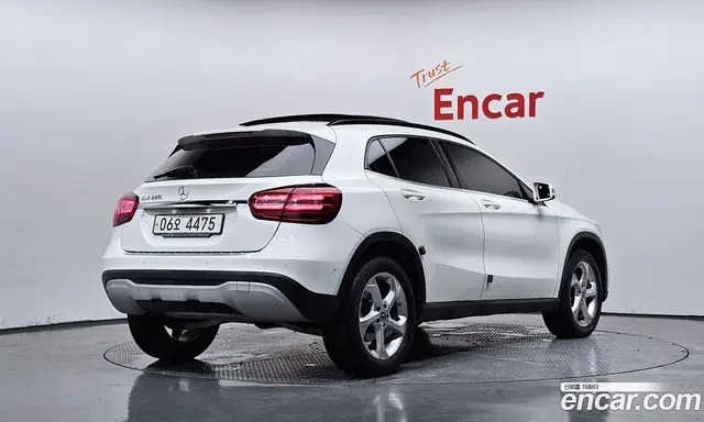 Mercedes-Benz GLA-Class 2018 2.0 автомат (гидро), миниатюра 2