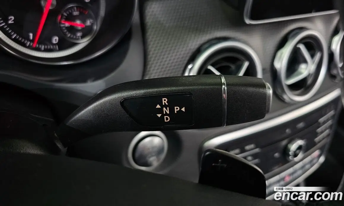 Mercedes-Benz GLA-Class 2018 2.0 автомат (гидро), фото 12