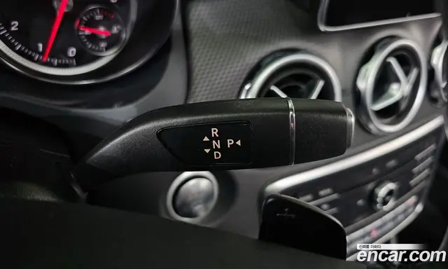 Mercedes-Benz GLA-Class 2018 2.0 автомат (гидро), миниатюра 12