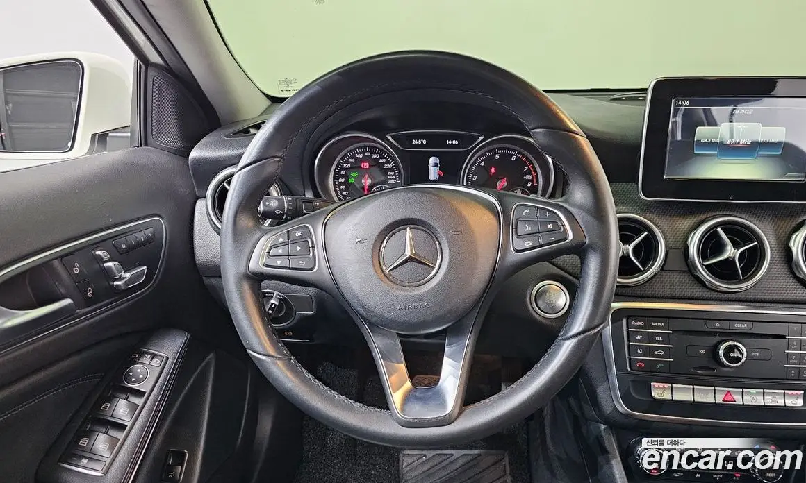 Mercedes-Benz GLA-Class 2018 2.0 автомат (гидро), фото 18