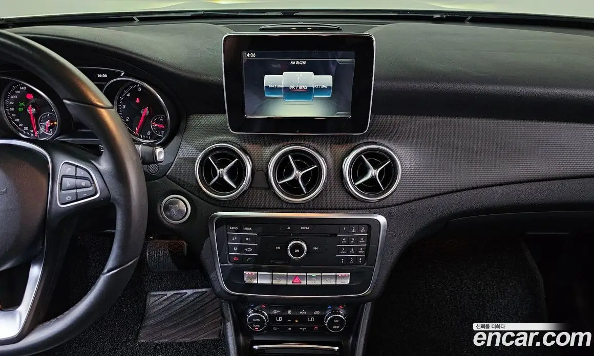 Mercedes-Benz GLA-Class 2018 2.0 автомат (гидро), фото 19