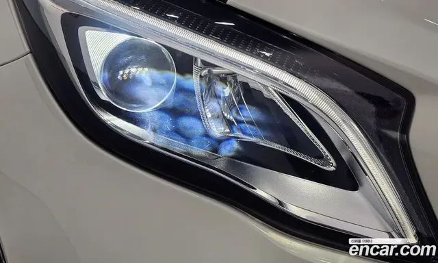 Mercedes-Benz GLA-Class 2018 2.0 автомат (гидро), миниатюра 8