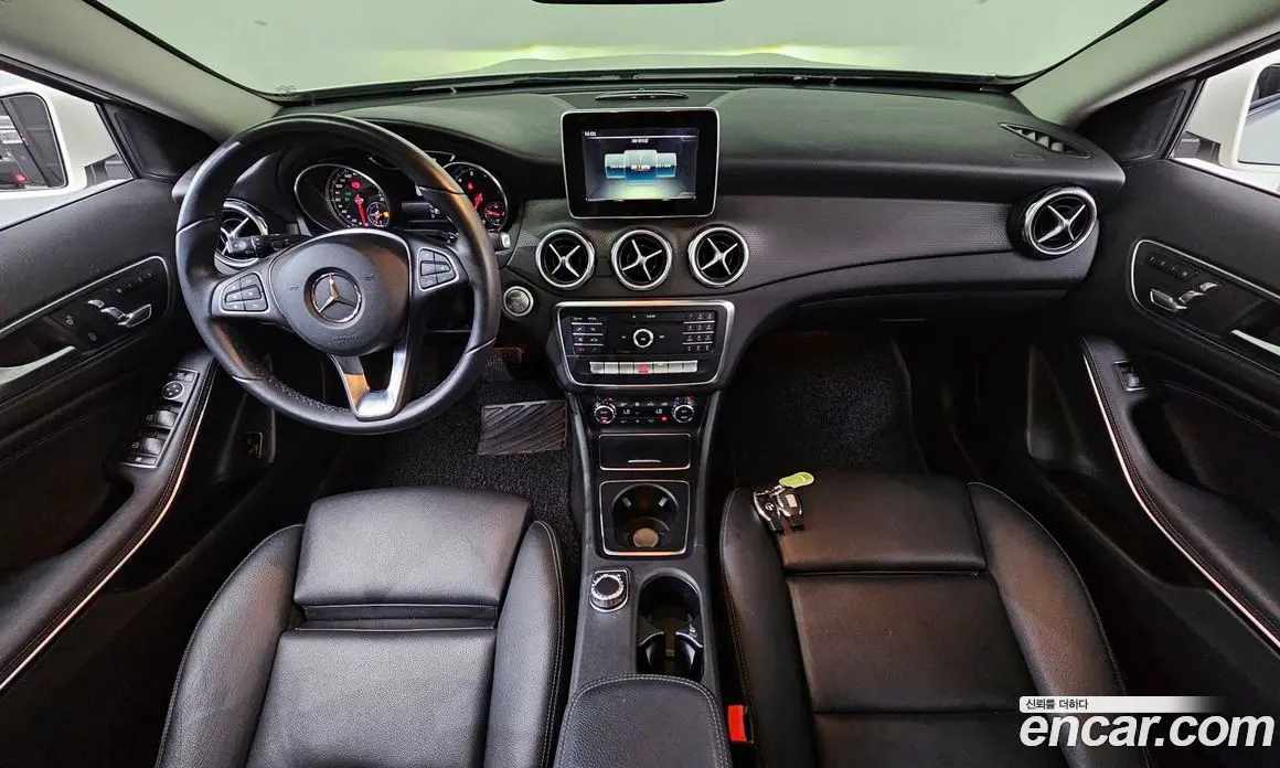 Mercedes-Benz GLA-Class 2018 2.0 автомат (гидро), фото 10