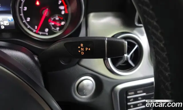Mercedes-Benz GLA-Class 2018 2.0 автомат (гидро), миниатюра 12