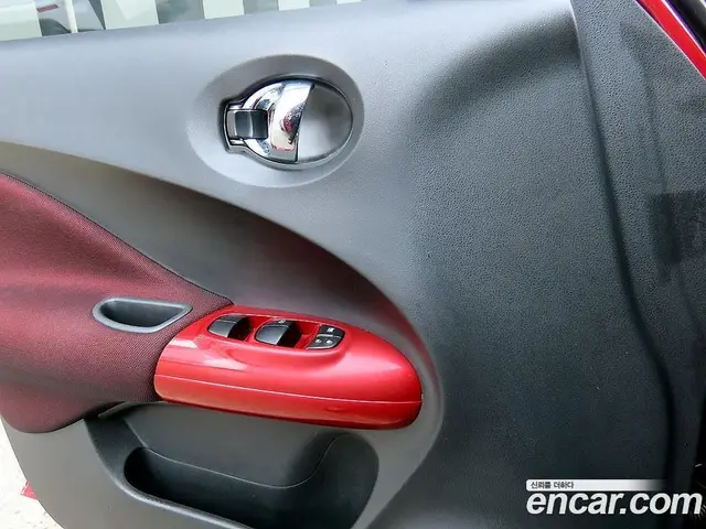Nissan Juke 2017 1.6 автомат (гидро), миниатюра 11