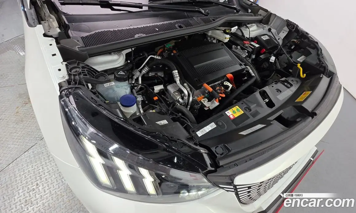 Peugeot 2008 2023 0.1 автомат (гидро), фото 6