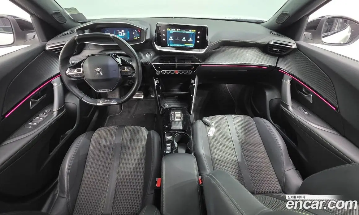 Peugeot 2008 2023 0.1 автомат (гидро), фото 7