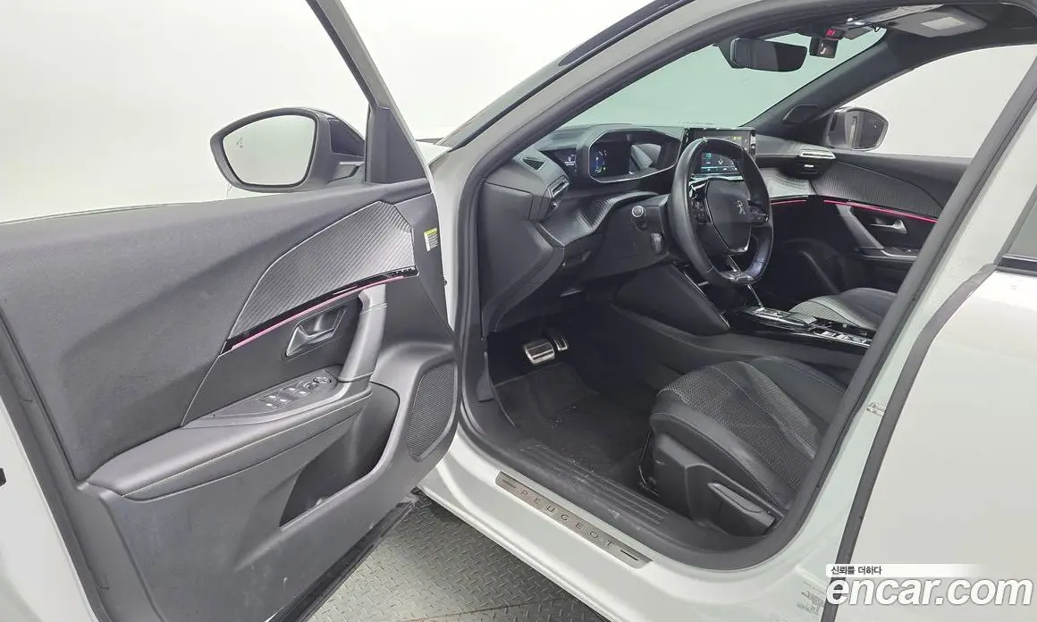 Peugeot 2008 2023 0.1 автомат (гидро), фото 10
