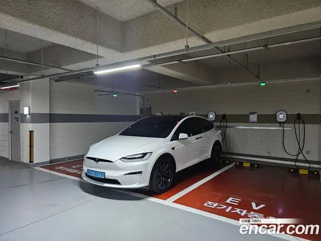 Tesla Model X 2023 автомат (гидро), миниатюра 3