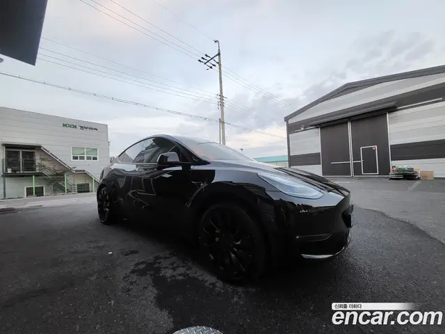 Tesla Model Y 2021 автомат (гидро), миниатюра 2