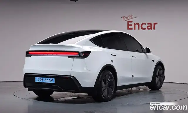 Tesla Model Y, 2025, 12 398 км