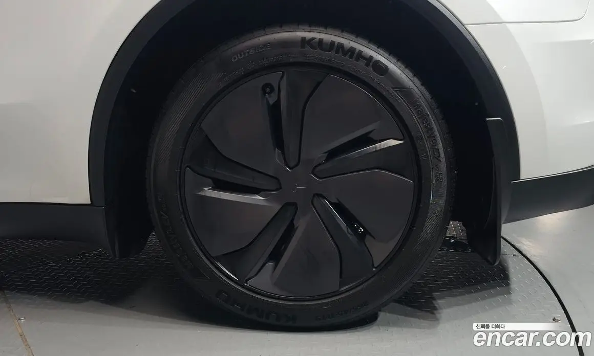 Tesla Model Y 2025 0.2 автомат (гидро), фото 6