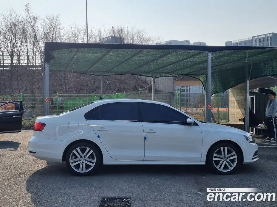 Volkswagen Jetta 2015 2.0 автомат (гидро), фото 4 Volkswagen Jetta 2015 2.0 автомат (гидро), фото 4