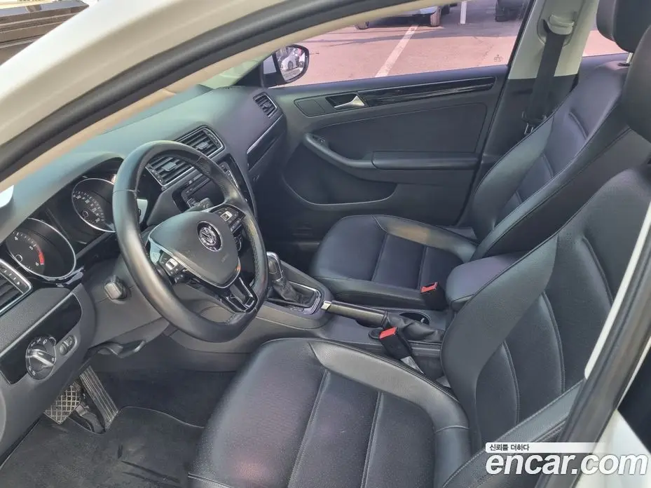 Volkswagen Jetta 2015 2.0 автомат (гидро), фото 8 Volkswagen Jetta 2015 2.0 автомат (гидро), фото 8