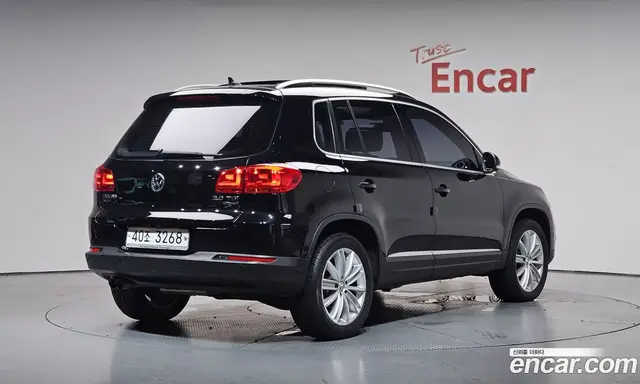Volkswagen Tiguan 2012 2.0 автомат (гидро), миниатюра 1