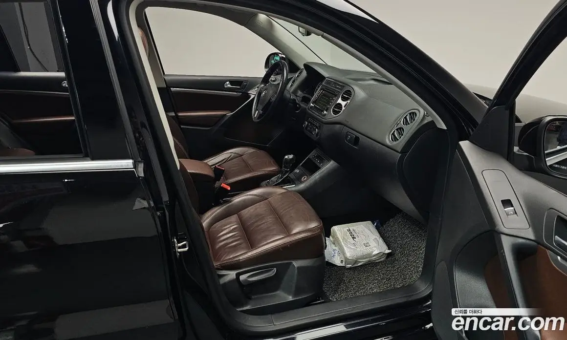 Volkswagen Tiguan 2012 2.0 автомат (гидро), фото 16
