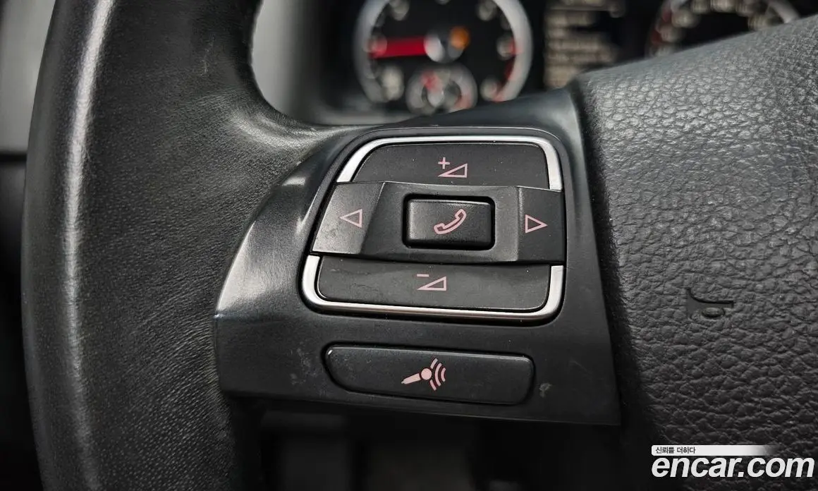 Volkswagen Tiguan 2012 2.0 автомат (гидро), фото 26