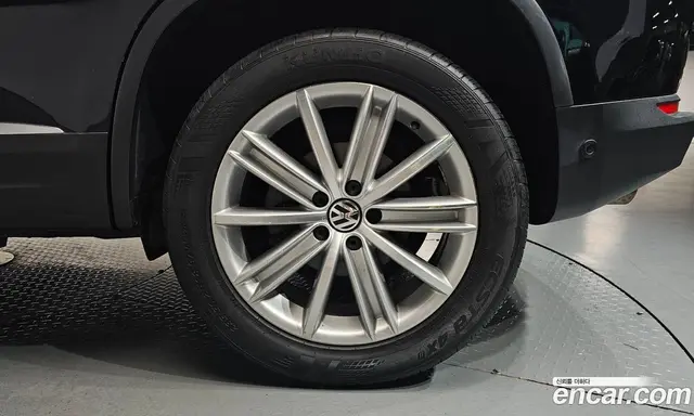 Volkswagen Tiguan 2012 2.0 автомат (гидро), миниатюра 6