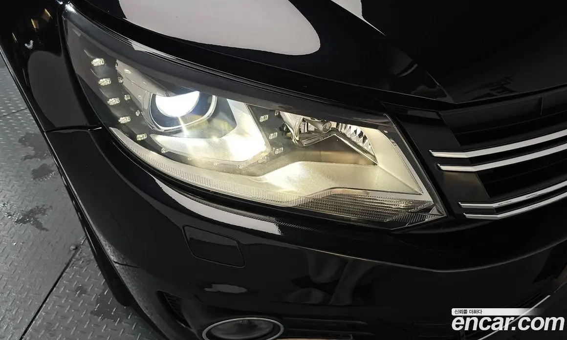 Volkswagen Tiguan 2012 2.0 автомат (гидро), фото 7