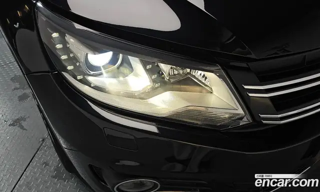 Volkswagen Tiguan 2012 2.0 автомат (гидро), миниатюра 7
