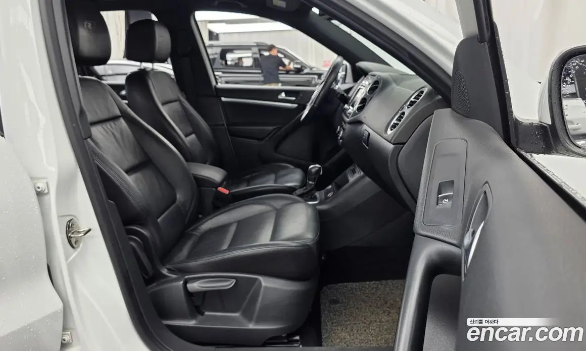Volkswagen Tiguan 2014 2.0 автомат (гидро), фото 19