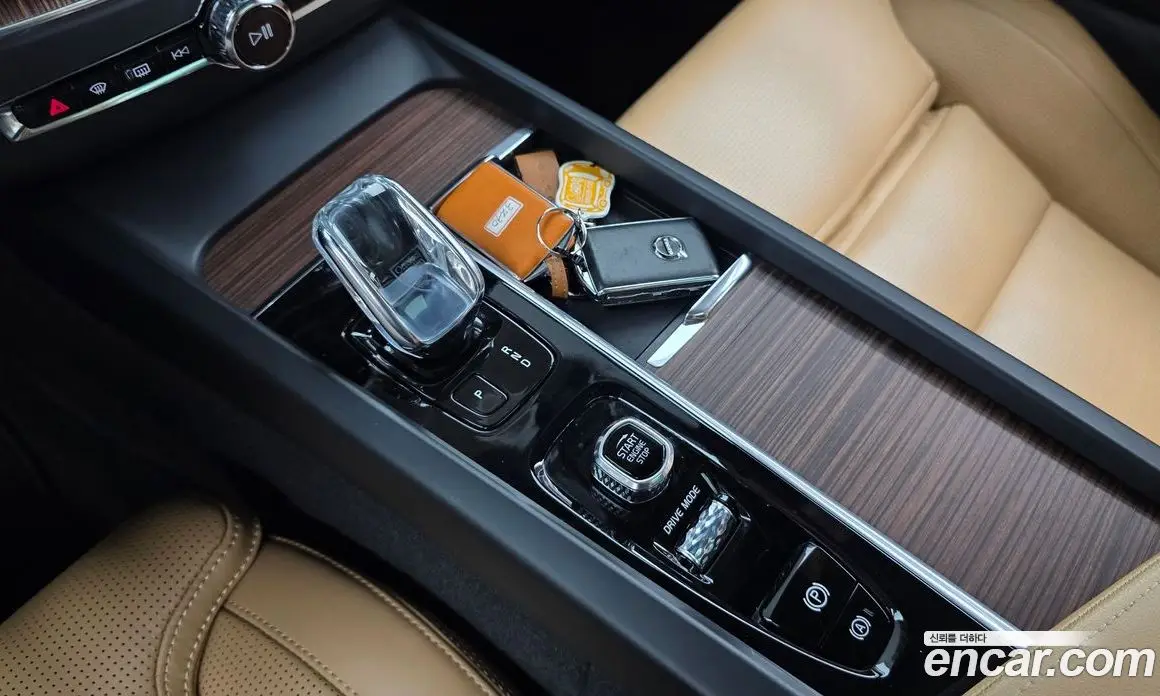 Volvo XC60 2021 2.0 автомат (гидро), фото 12