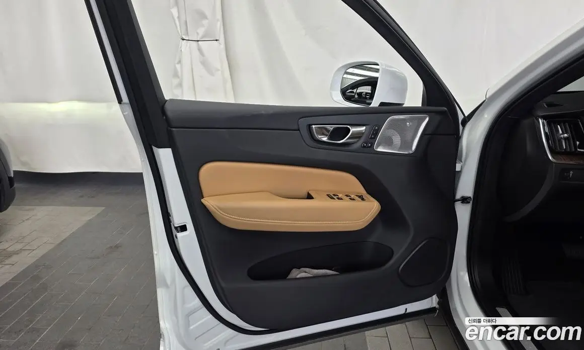 Volvo XC60 2021 2.0 автомат (гидро), фото 14