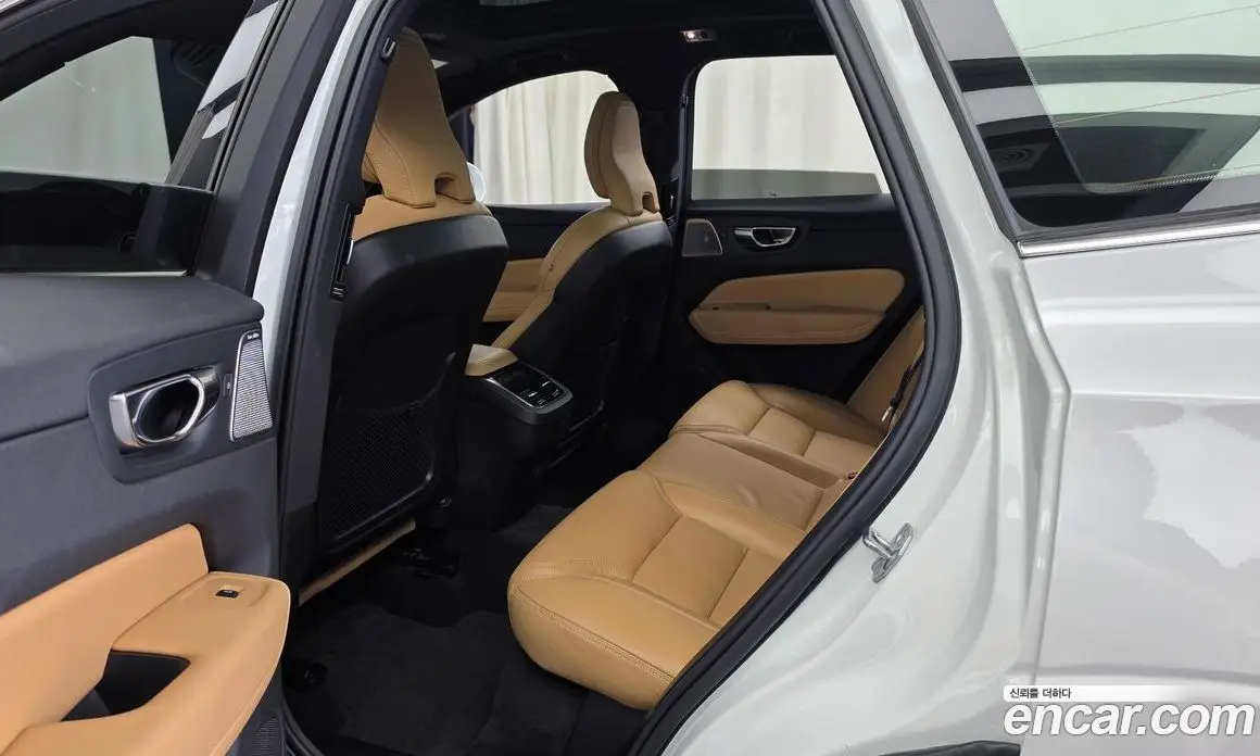 Volvo XC60 2021 2.0 автомат (гидро), фото 16