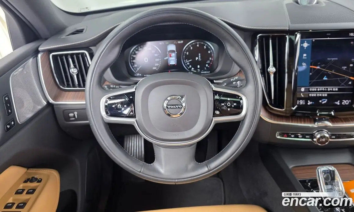 Volvo XC60 2021 2.0 автомат (гидро), фото 19