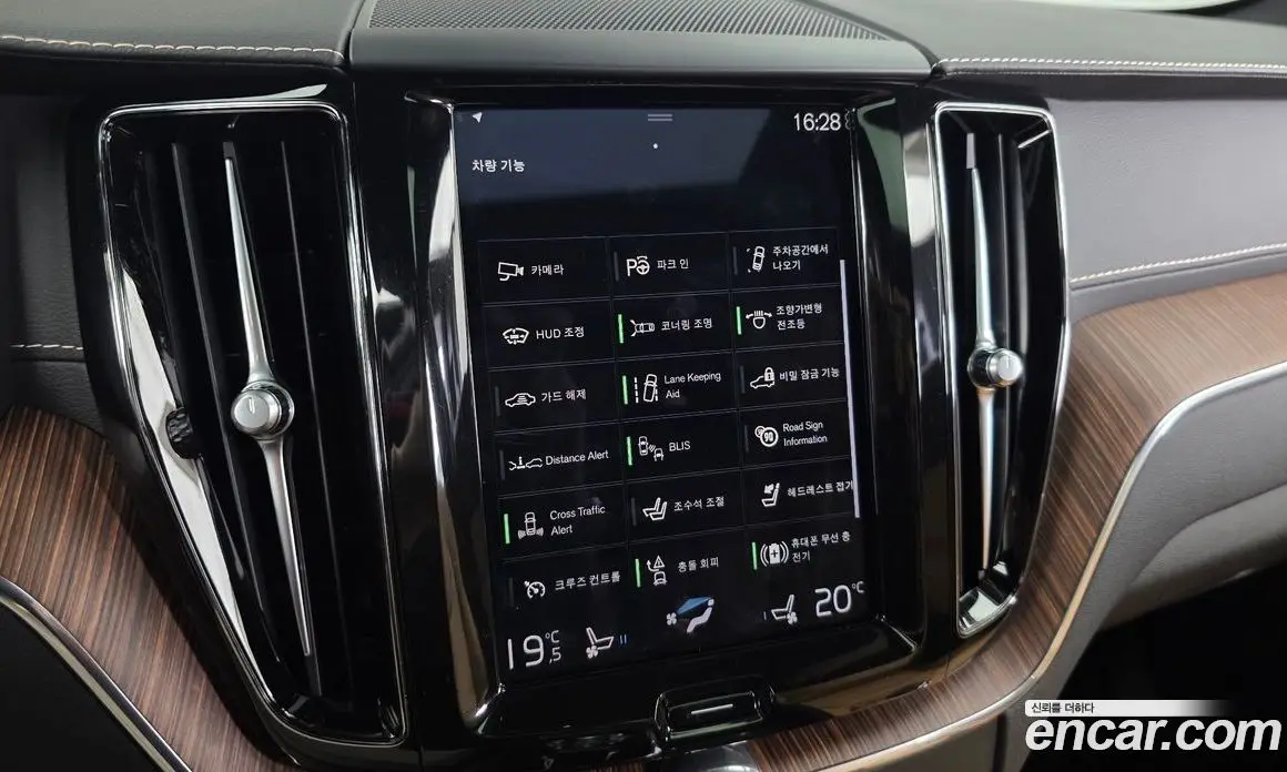 Volvo XC60 2021 2.0 автомат (гидро), фото 22
