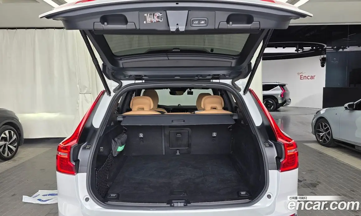 Volvo XC60 2021 2.0 автомат (гидро), фото 26