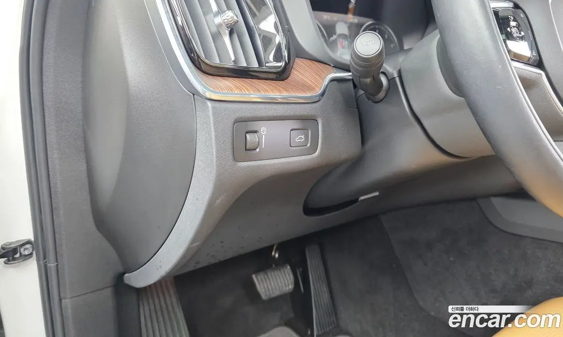Volvo XC60 2021 2.0 автомат (гидро), фото 28