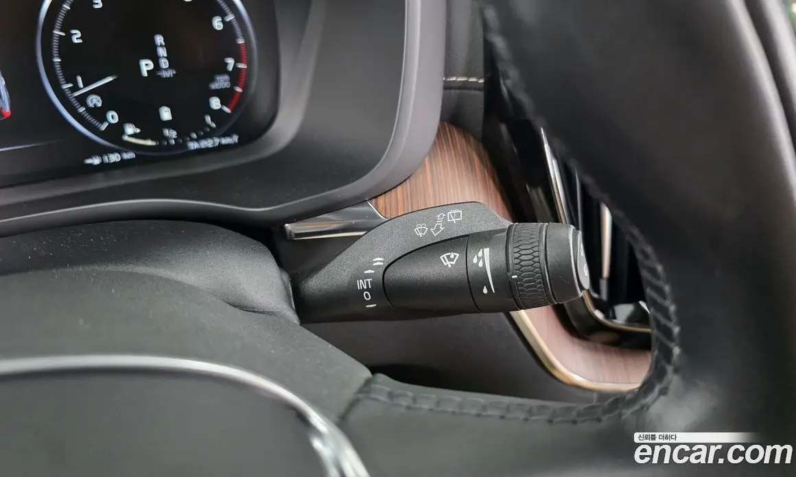 Volvo XC60 2021 2.0 автомат (гидро), фото 29