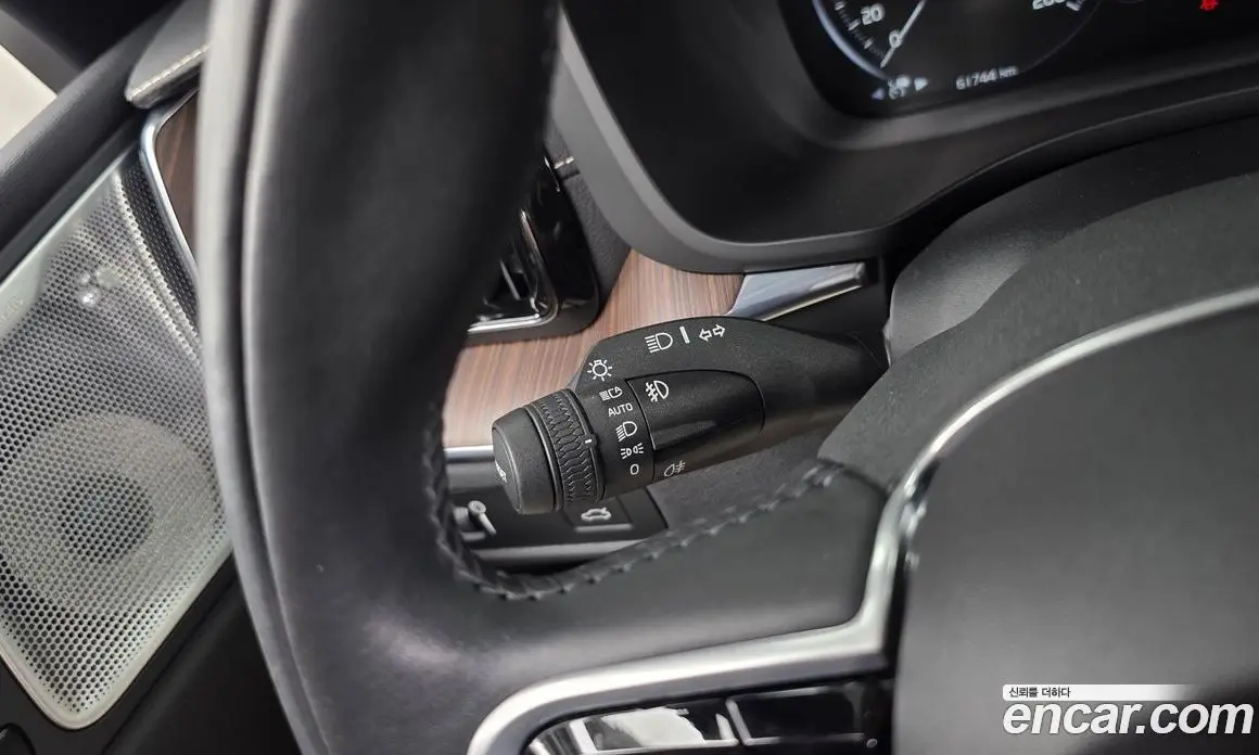 Volvo XC60 2021 2.0 автомат (гидро), фото 30