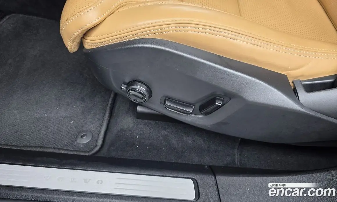 Volvo XC60 2021 2.0 автомат (гидро), фото 33